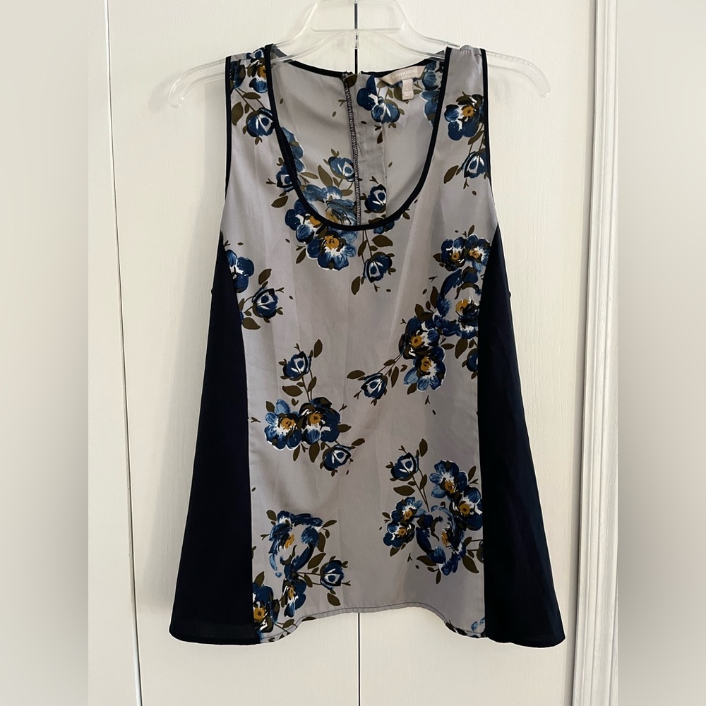 Banana Republic-Sleeveless Navy Gray Floral Top. Size Large.